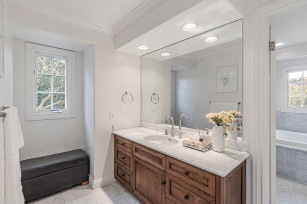 Bathroom, Dual Sink Vanities, Interior, Recessed Lighting
