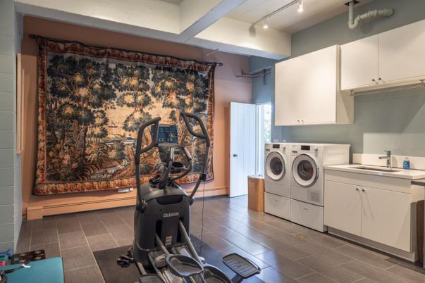 Fitness Equipment, Interior, Washer, Wood Texture Flooring