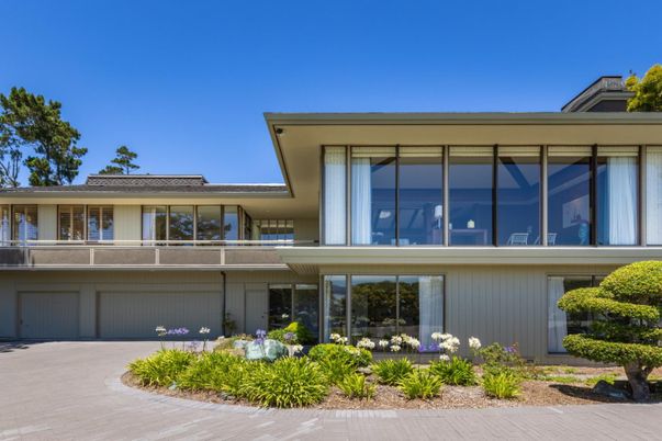 Attached, Exterior, Facade, Modern