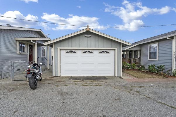 Detached Garage, Exterior