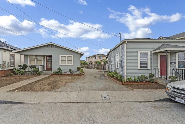 Exterior, Facade, American Craftsman