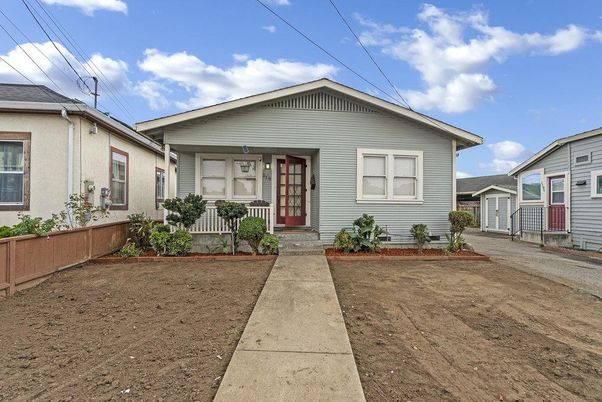 Exterior, Facade, American Craftsman