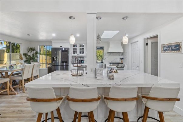 Dining room, Interior, Kitchen, Pendant Lights, Recessed Lighting, Wood Texture Flooring
