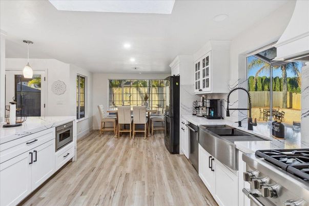 Dining room, Interior, Kitchen, Pendant Lights, Recessed Lighting, Stainless Steel Appliances, Wood Texture Flooring