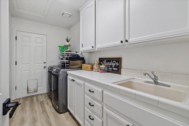 Interior, Washer, Wood Texture Flooring