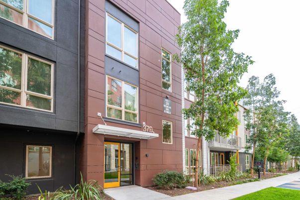 Exterior, Facade, Rowhouse