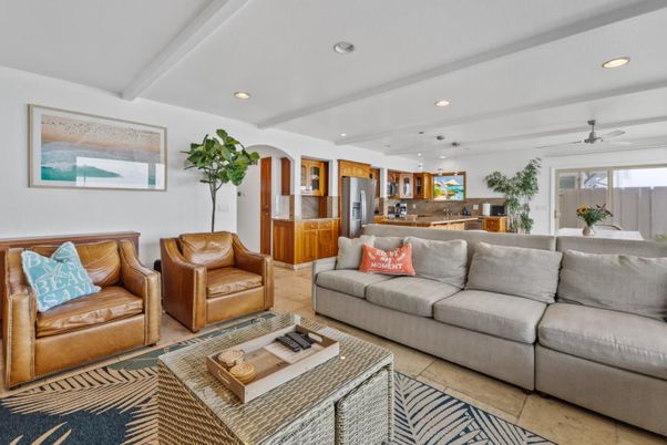 Interior, Kitchen, Living room, Pendant Lights, Recessed Lighting, Stainless Steel Appliances
