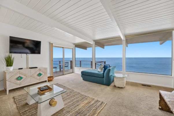 Interior, Living room, Water