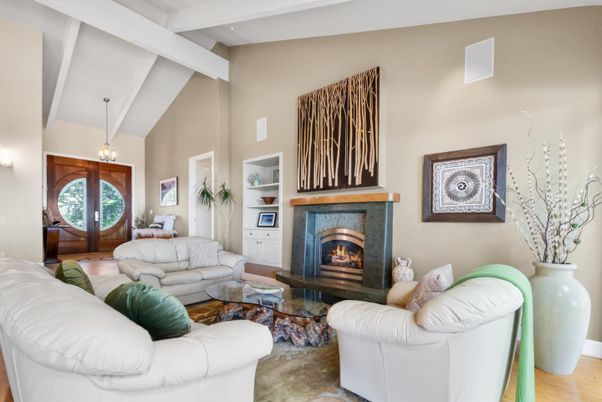 Fireplace, Interior, Living room, Pendant Lights, Recessed Lighting, Wood Texture Flooring