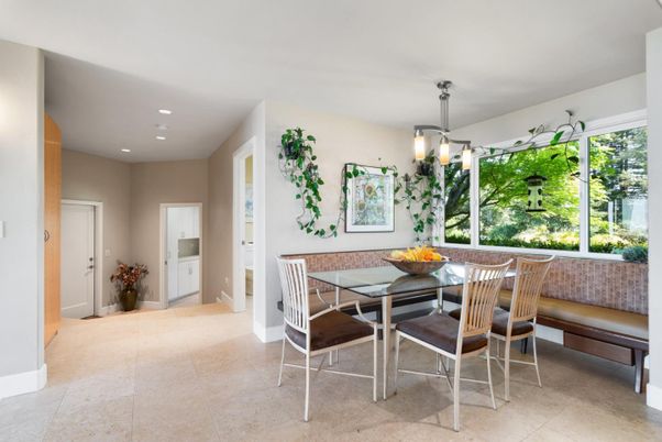 Dining room, Interior, Pendant Lights, Recessed Lighting