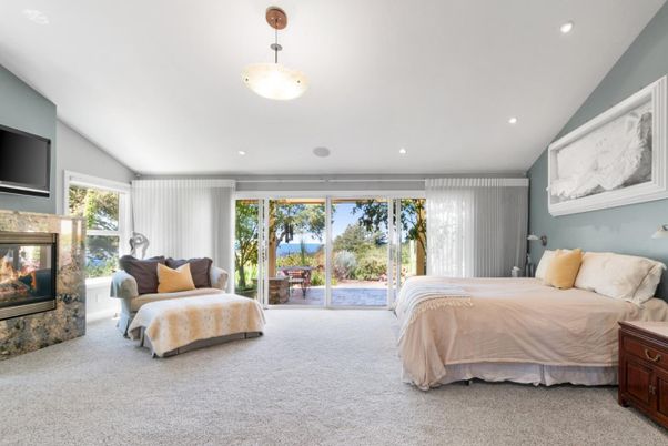 Bedroom, Fireplace, Interior, Pendant Lights, Recessed Lighting