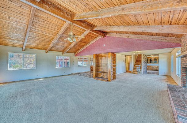 Empty room, Interior, Wooden Beams, Wooden Ceilings