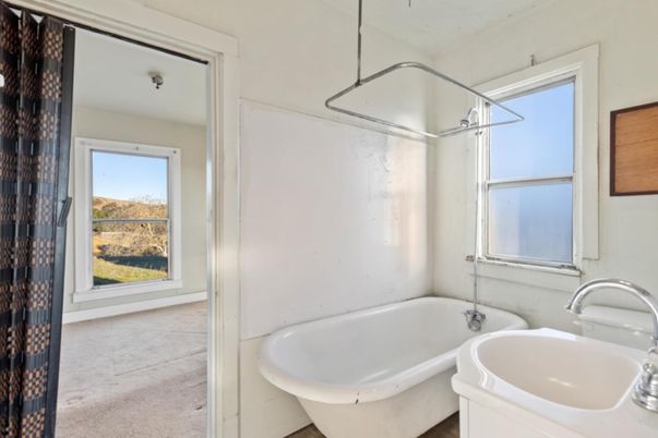 Bathroom, Free Standing Baths, Interior