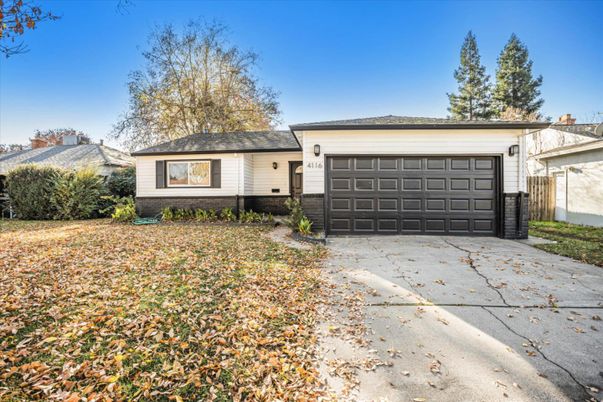 Attached, Exterior, Facade, Ranch