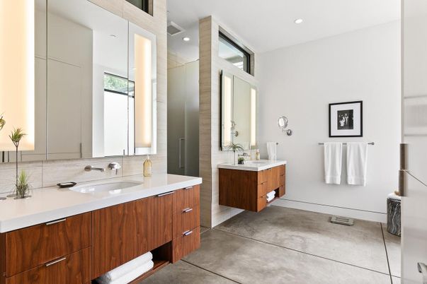 Bathroom, Dual Sink Vanities, Interior, Recessed Lighting