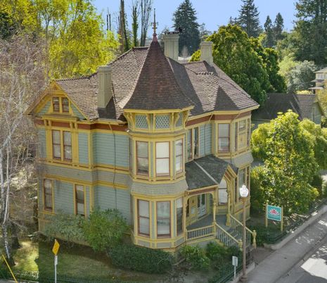 Exterior, Facade, Queen Anne Victorian