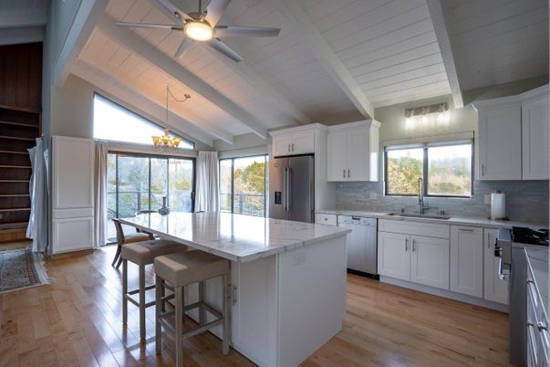 Chandelier, Dining room, Interior, Kitchen, Stainless Steel Appliances, Wood Texture Flooring