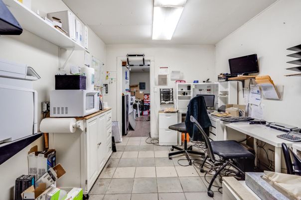 Home Office, Interior
