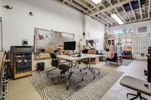 Home Office, Interior