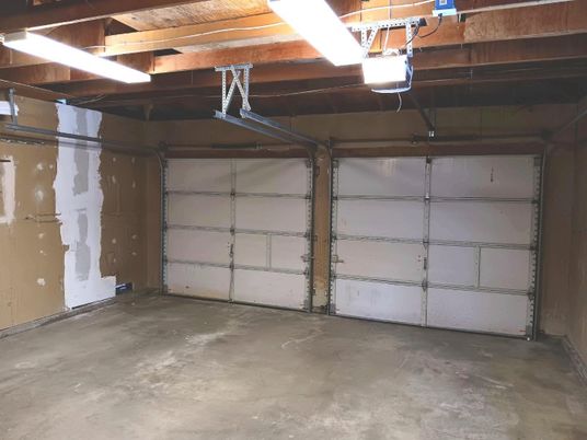 Garage, Interior, Wooden Beams