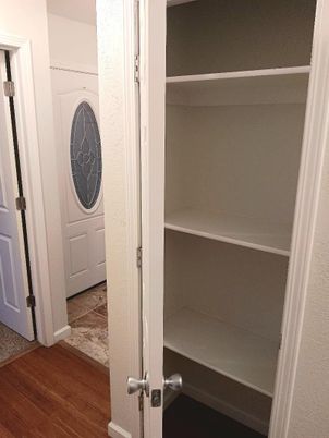 Interior, Utility Closets, Washer, Wood Texture Flooring