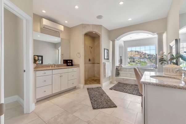 Bathroom, Interior, Recessed Lighting