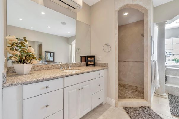 Bathroom, Interior, Recessed Lighting