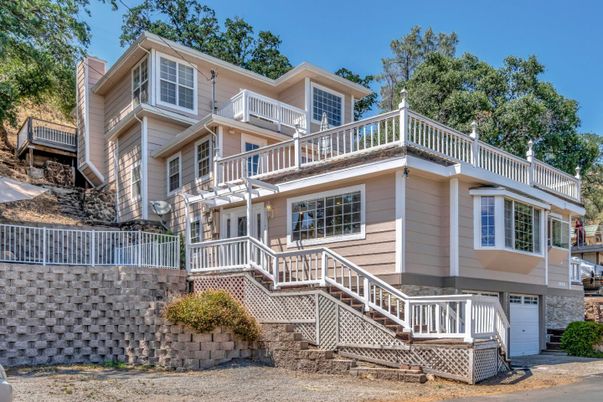 Attached, Exterior, Facade, Rowhouse