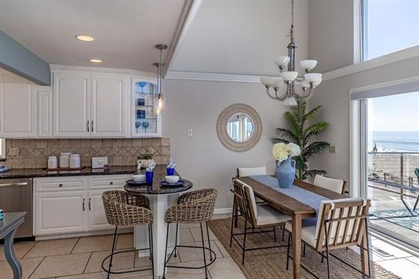 Chandelier, Dining room, Interior, Kitchen, Pendant Lights, Recessed Lighting, Stainless Steel Appliances, Water