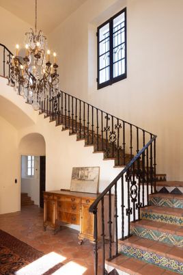 Chandelier, Interior