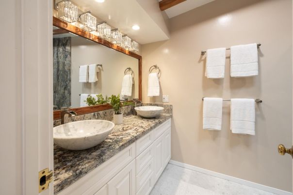 Bathroom, Dual Sink Vanities, Interior, Recessed Lighting