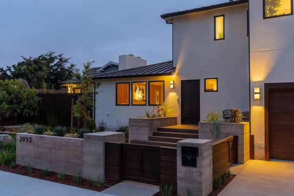 Exterior, Facade, Modern