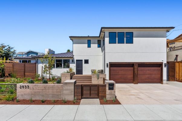 Attached, Exterior, Facade, Modern