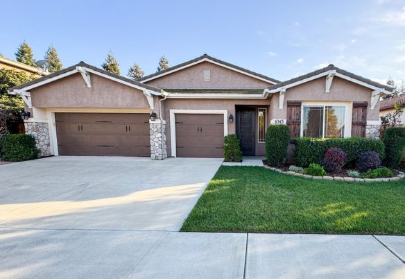 Attached, Exterior, Facade, Ranch