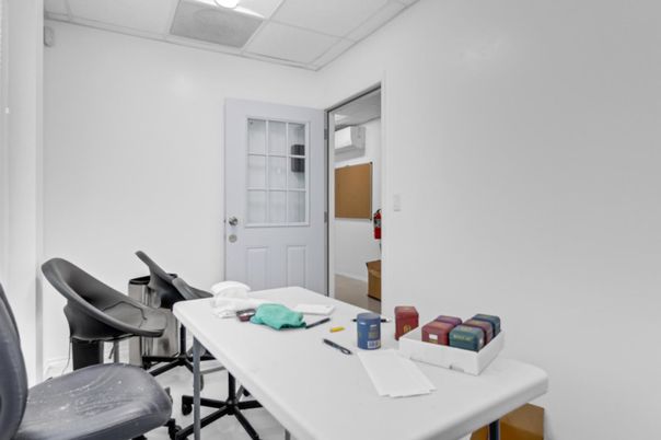 Home Office, Interior