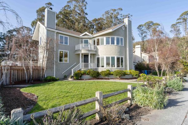Backyard, Exterior, Facade, Queen Anne Victorian