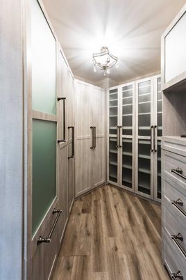 Chandelier, Interior, Walk-in Closets, Wood Texture Flooring