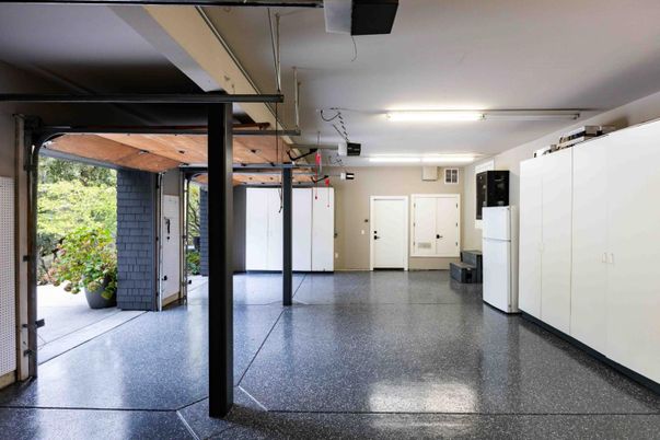 Garage, Interior