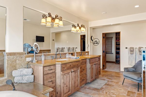 Bathroom, Dual Sink Vanities, Interior, Recessed Lighting