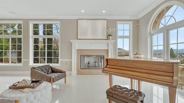 Fireplace, Interior, Living room, Piano, Recessed Lighting