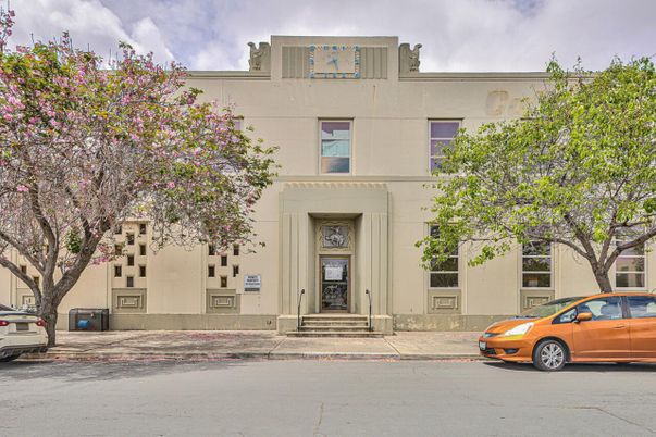 Exterior, Facade, Rowhouse