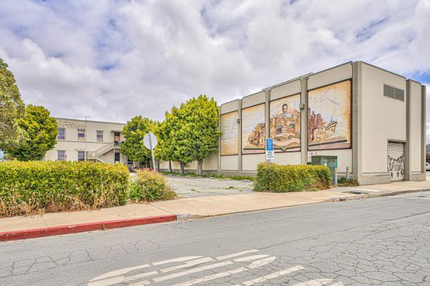 Exterior, Facade, Modern