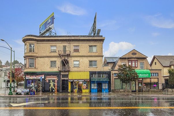 Exterior, Facade, Rowhouse