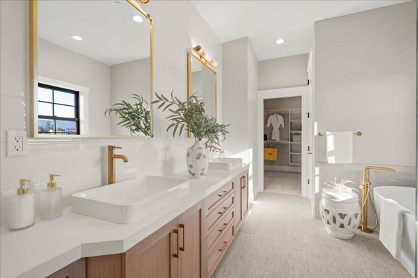 Bathroom, Dual Sink Vanities, Interior, Recessed Lighting