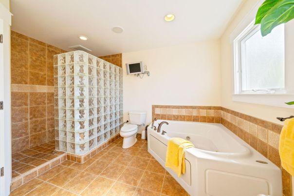 Bathroom, Interior, Recessed Lighting