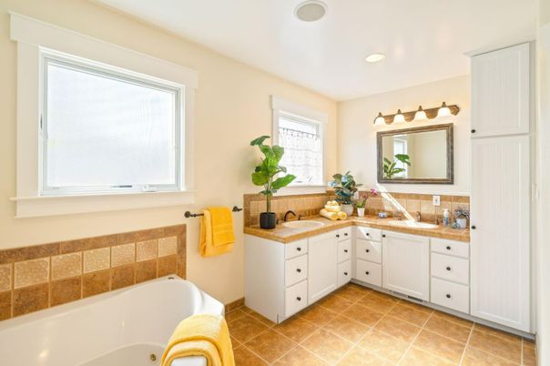 Bathroom, Dual Sink Vanities, Interior, Recessed Lighting