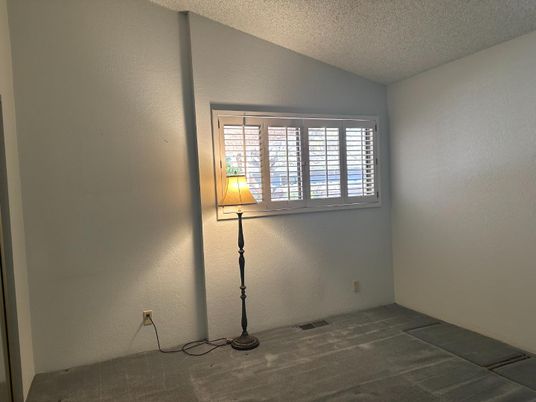 Empty room, Interior