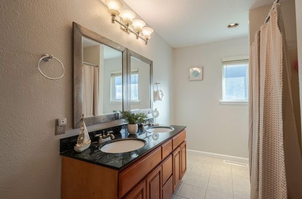 Bathroom, Dual Sink Vanities, Interior, Recessed Lighting