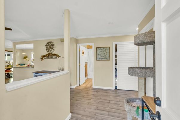 Interior, Pendant Lights, Recessed Lighting, Wood Texture Flooring