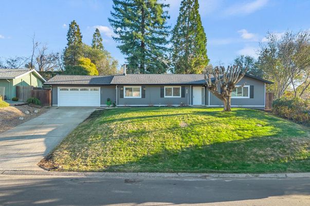 Attached, Exterior, Facade, Ranch